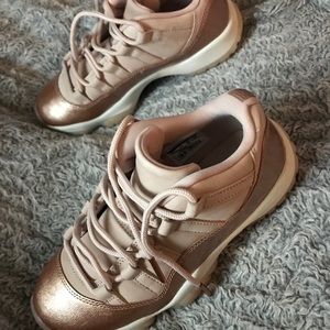 COPY - Women’s air Jordan 11 Retro size 7